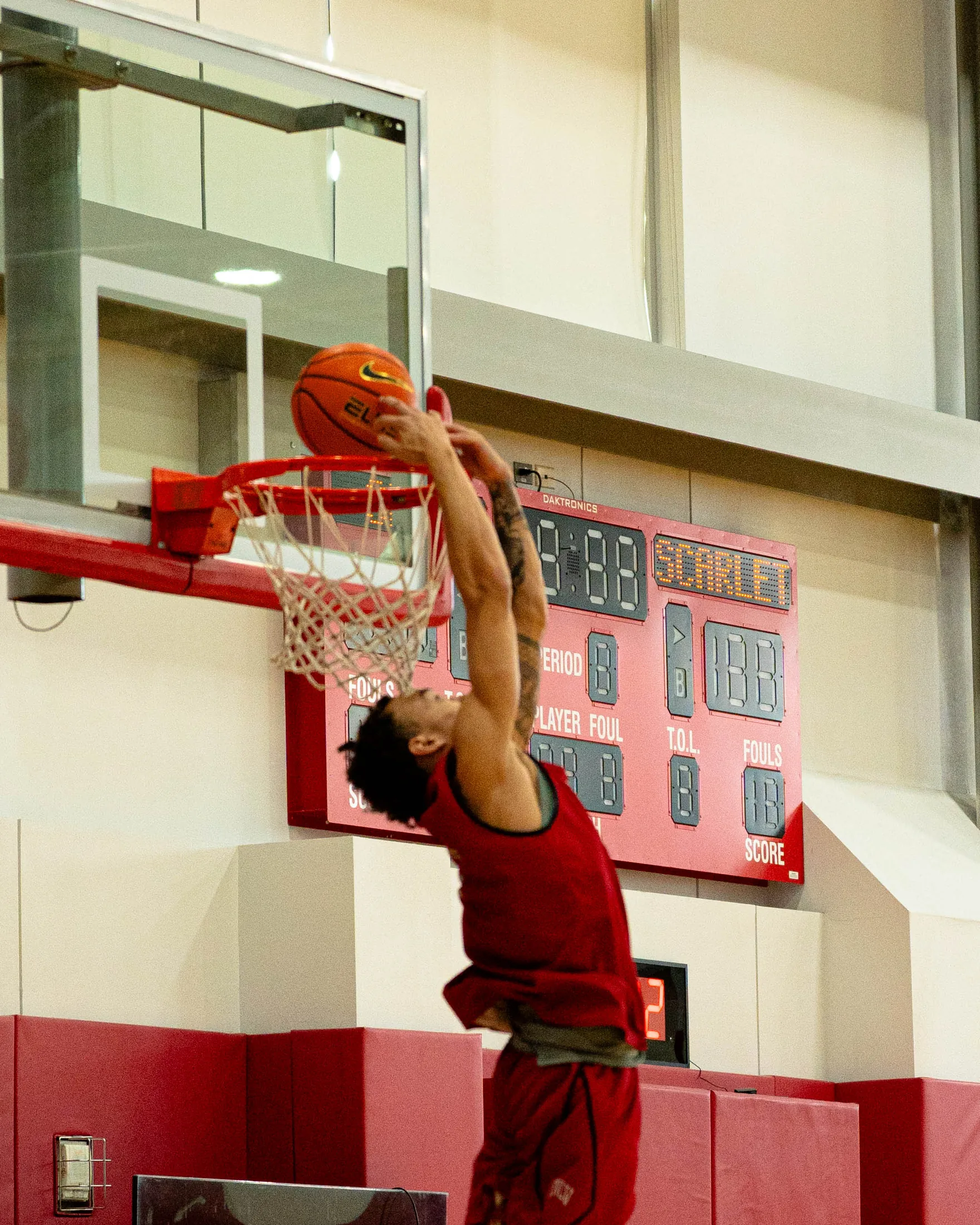 UNLV basketball finish at the rim